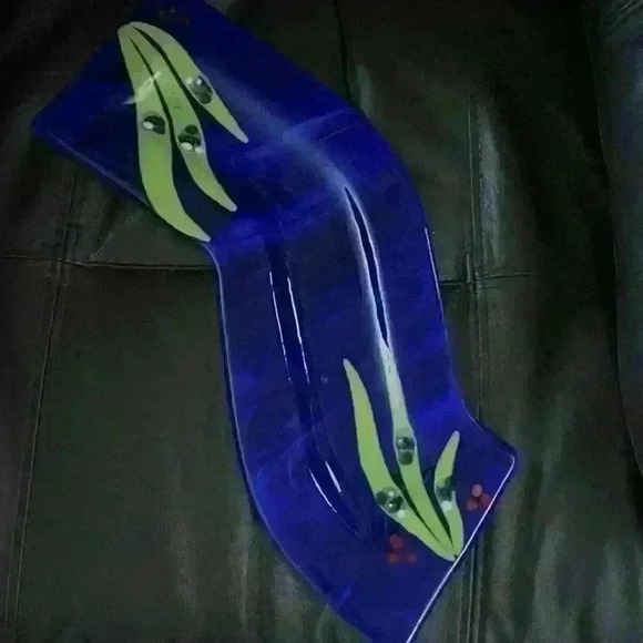 Gorgeous large Kiln Art platter from Nova Scotia in a Lilly Pad design in cobalt - Picture 1 of 2